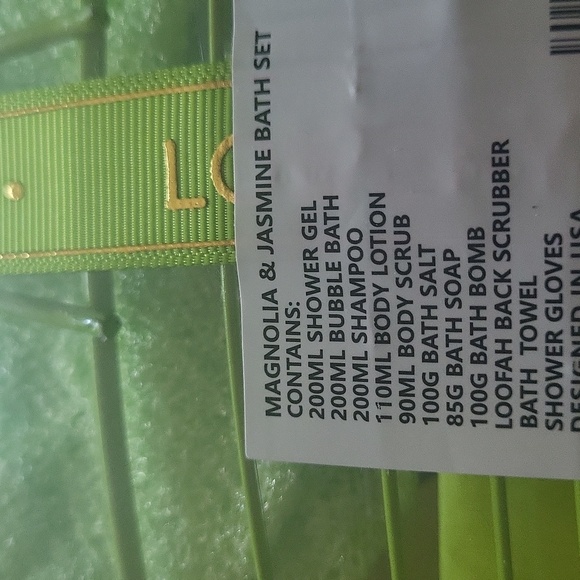 Lowery Gift  Green Bath Soak & Bubbles Set Above What Contains Basket Beautiful - Picture 4 of 5